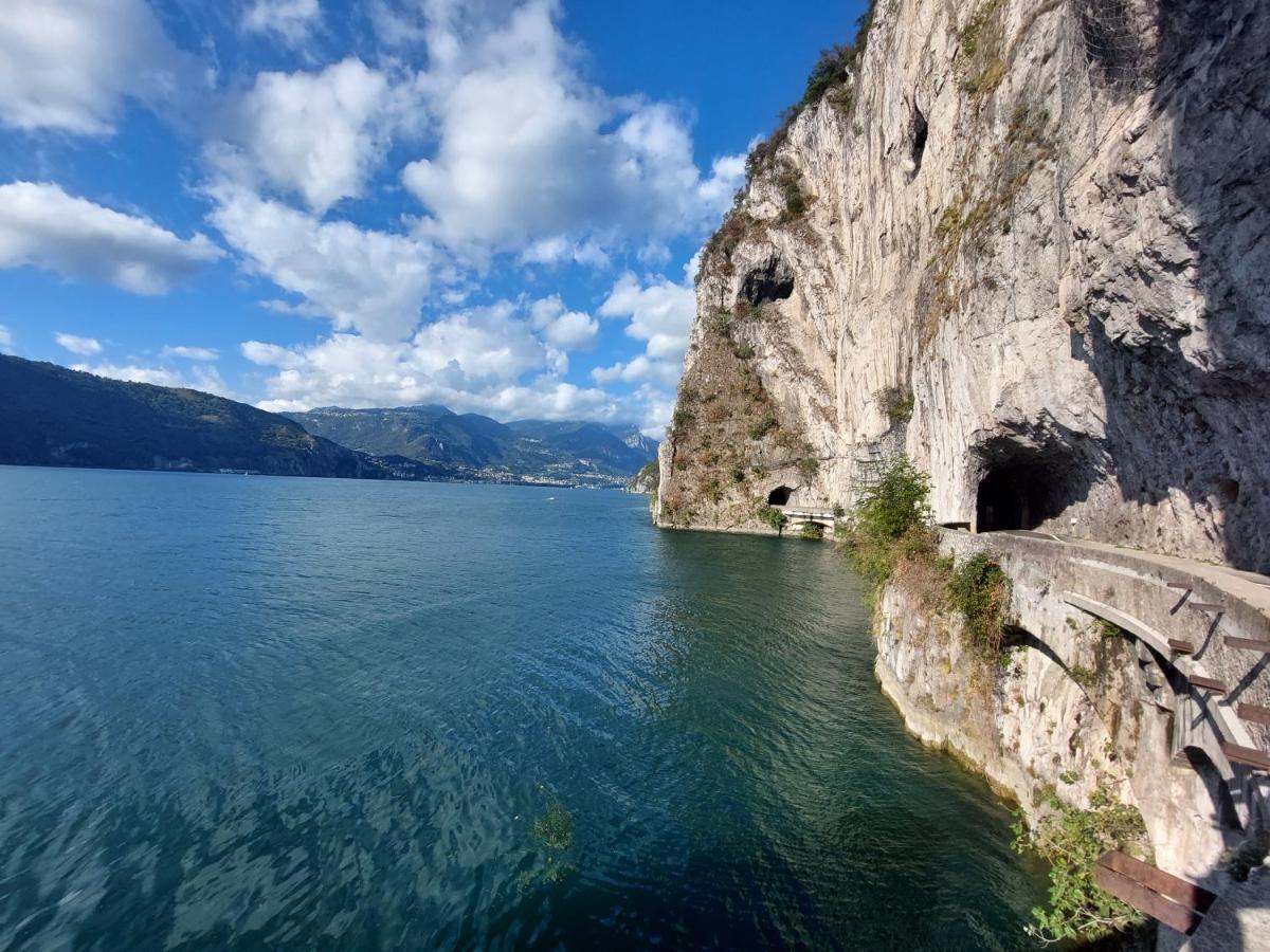 Iseo Lake Villa Con Vista Lago E Piscina Costa Volpino Exterior photo