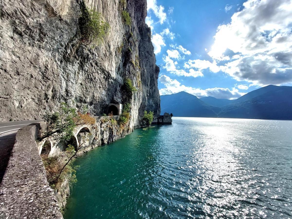 Iseo Lake Villa Con Vista Lago E Piscina Costa Volpino Exterior photo