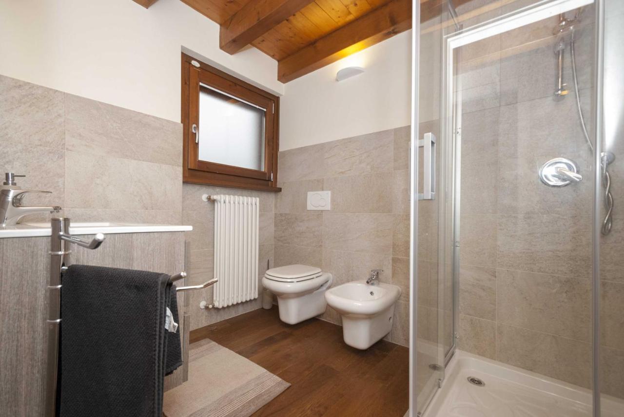 Iseo Lake Villa Con Vista Lago E Piscina Costa Volpino Exterior photo