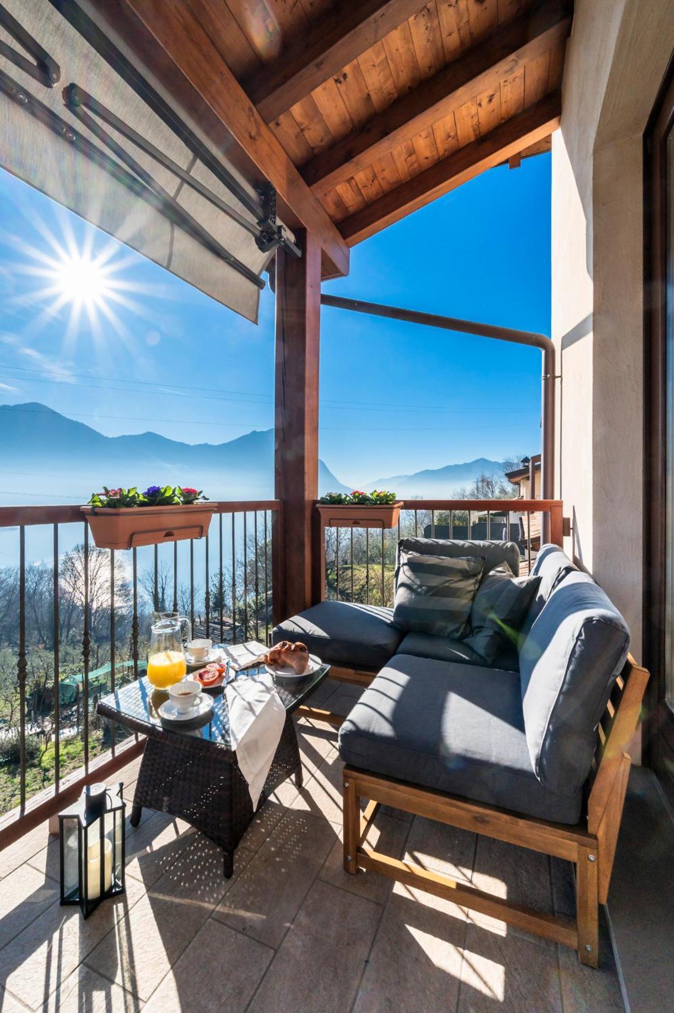 Iseo Lake Villa Con Vista Lago E Piscina Costa Volpino Exterior photo